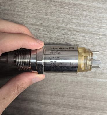 Endress+Hauser Liquiphant FTL31 Level Detection Switch with 20-253V AC/DC 2-wire -40°C to 150°C Process Temperature and >0.7g/cm³ Min. Density