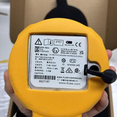 Fluke 700G07 500 PSIG Digital Pressure Gauge Calibrator with 0.05% Measurement Uncertainty and CSA Class 1 Rating