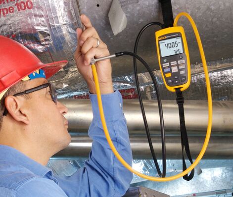 Fluke 922 Airflow Meter and Micromanometer with Differential and Static Pressure, Bright Backlit Display, and 99 Point Data Storage