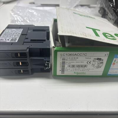 Nuovo Contattore Schneider LC1D65ACC7C con Tensione Operativa 220 V, Interfaccia Modbus e 12 Mesi di Garanzia