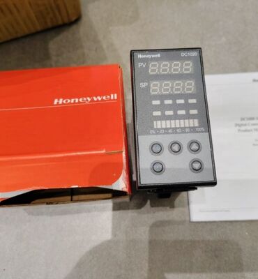 Controller digitale di processo Honeywell DC1020CT-301000-E con display LCD a ingresso universale e garanzia di 1 anno